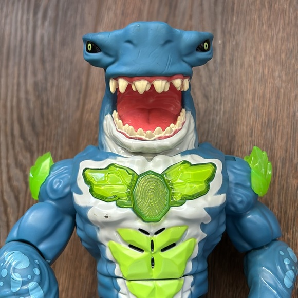 Beast Lab Shark Beast Creator Experiment Action Figure Toy, 7-1/2”. Blue, Green. - Picture 6 of 11